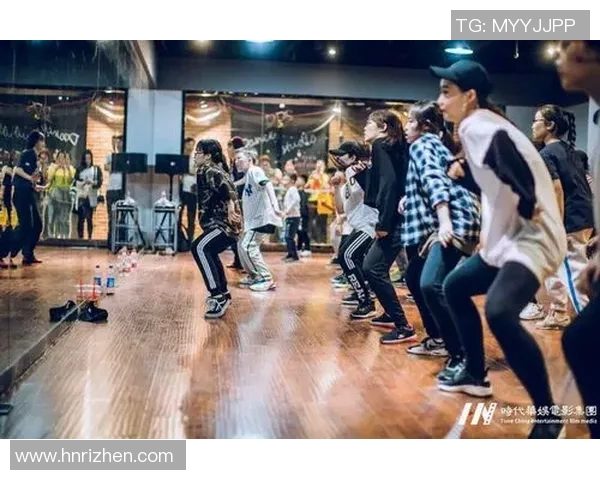 深圳街舞队技术解析与风格创新的深度探讨与展望 深圳街舞队技术解析与风格创新的深度探讨与展望