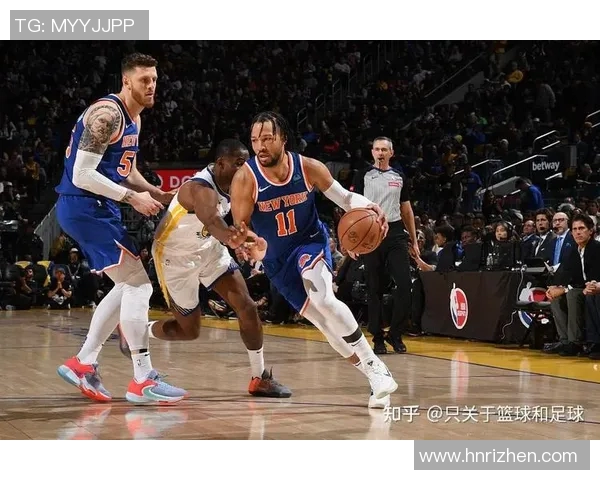 勇士与尼克斯激战正酣赛场精彩瞬间回顾与分析 勇士与尼克斯激战正酣赛场精彩瞬间回顾与分析