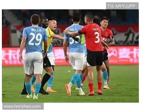 拜仁与佛罗伦萨比赛中的争议判罚引发广泛讨论与热议