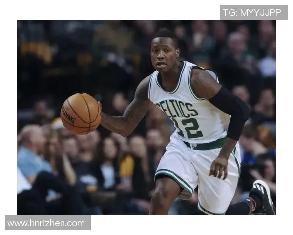 特里罗齐尔的篮球之路与未来展望:从新秀到球队核心的蜕变历程 特里罗齐尔的篮球之路与未来展望:从新秀到球队核心的蜕变历程